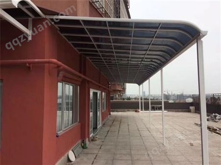 北京房屋漏雨搭建阳光板挡雨棚耐力板雨棚彩钢车棚