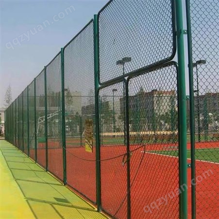 篮球场镀锌铁丝围栏网羽毛场网球足球公园操场护栏网
